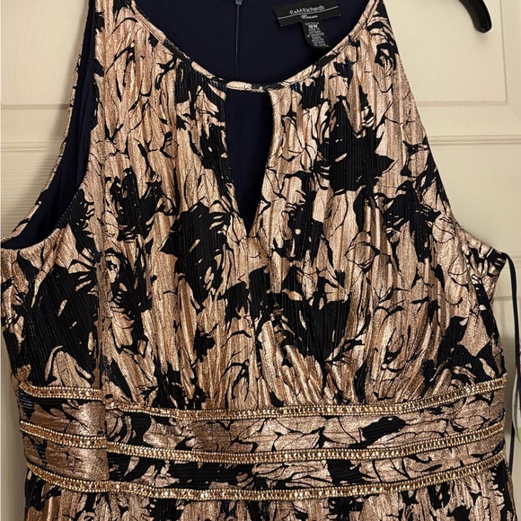 Elegant Black and Bronze Floral Maxi Dress - Picture 5 of 5